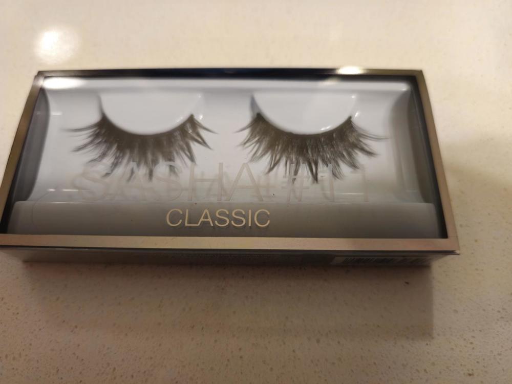 Huda Beauty Sasha #11 Classic Lash